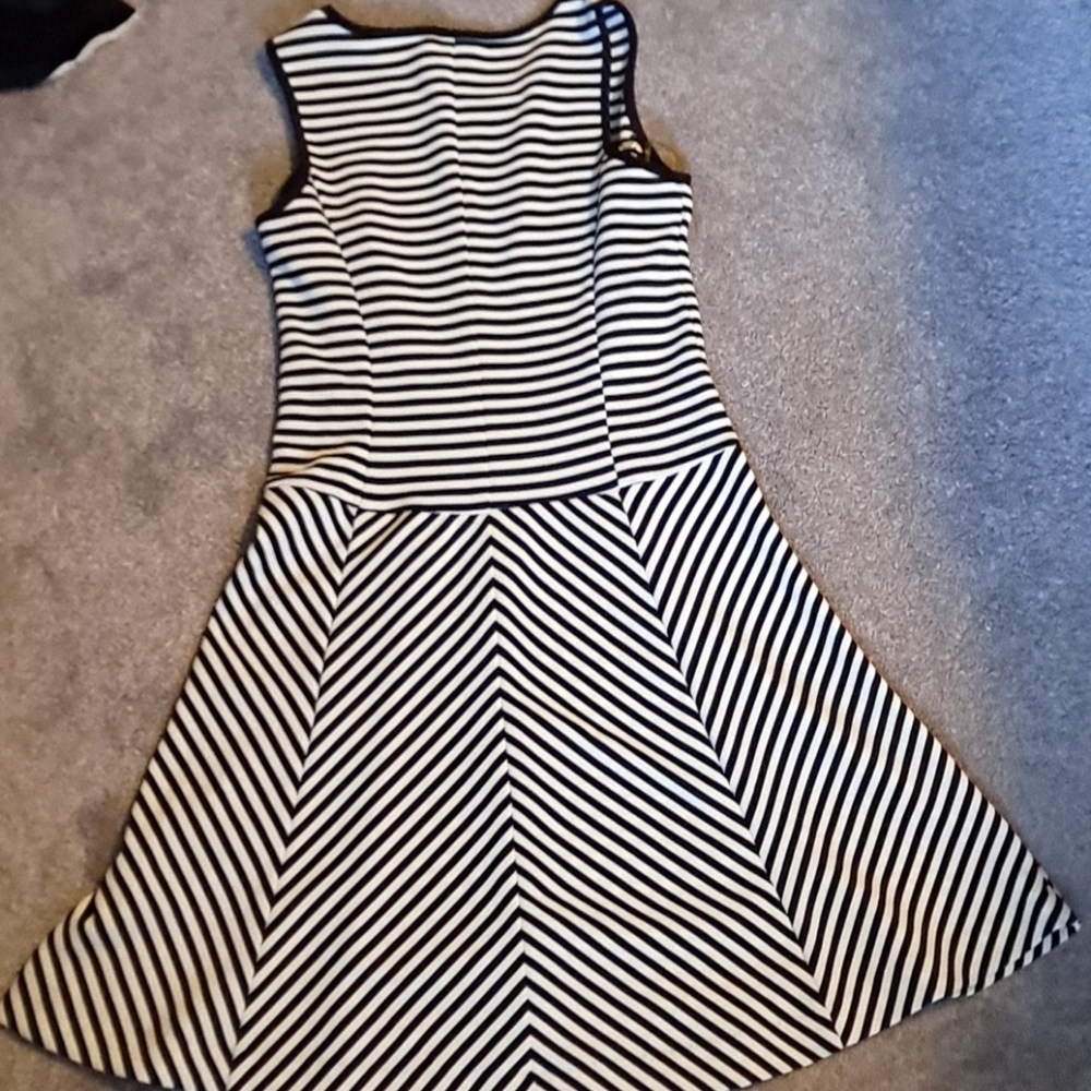 Dress - Picture 3 of 3